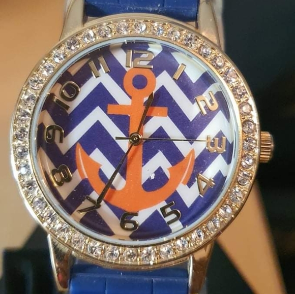🦋10/$20🦋 Charming Charlie Goldtone Rhinestone Women's Watch - Picture 1 of 5